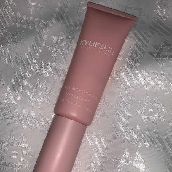 kylie skin face moisturizer